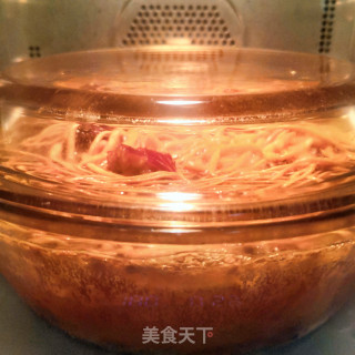 虫草花炖猪尾骨，很香浓的做法步骤：8