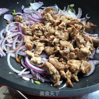 洋葱炒里脊肉的做法步骤：8