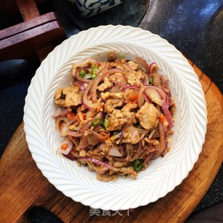 洋葱炒里脊肉的做法步骤：12