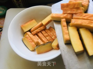 家常蒸南瓜的做法步骤：1