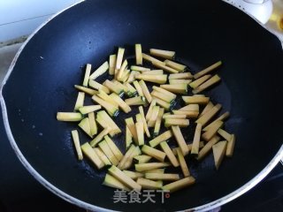南瓜炒豆腐的做法步骤：2