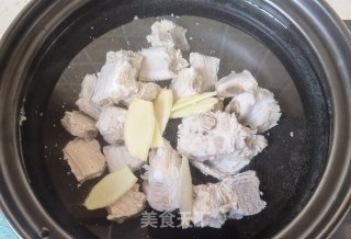 虫草花排骨清汤的做法步骤：6