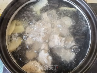 虫草花排骨清汤的做法步骤：7