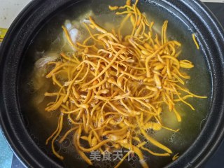 虫草花排骨清汤的做法步骤：9
