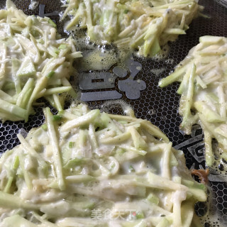 银鱼南瓜饼的做法步骤：7