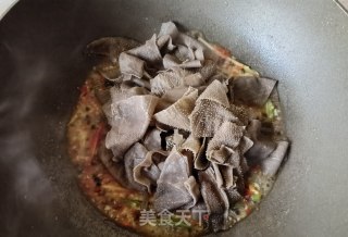 蒜蓉辣酱炒毛肚的做法步骤：11