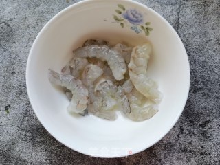 香菜木耳拌虾仁的做法步骤：1