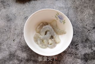 香菜木耳拌虾仁的做法步骤：3