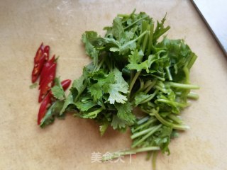 香菜木耳拌虾仁的做法步骤：7