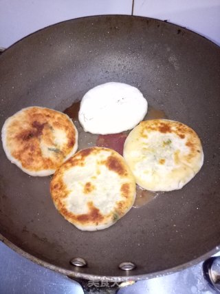 茴香鸡蛋馅饼的做法步骤：5