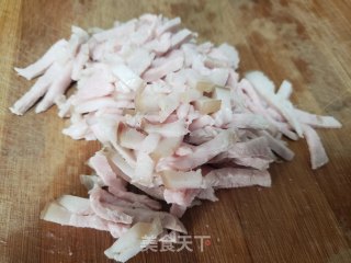 尖椒炒肉丝的做法步骤：2