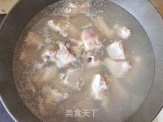 洋葱土豆炖排骨的做法步骤：1