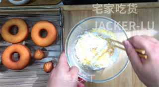 家常甜甜圈，在家轻松搞定，外层酥脆甜蜜，内里松软，小朋友超爱吃。的做法步骤：11