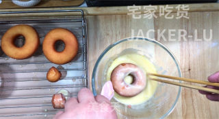 家常甜甜圈，在家轻松搞定，外层酥脆甜蜜，内里松软，小朋友超爱吃。的做法步骤：12