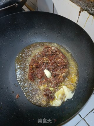 芹菜炒牛肉的做法步骤：2