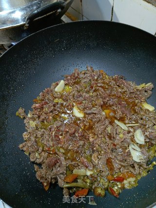 芹菜炒牛肉的做法步骤：3