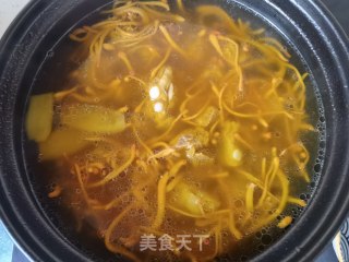 虫草花排骨清汤面的做法步骤：2