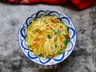 虫草花排骨清汤面的做法步骤：8