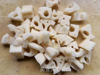 红糖莲藕小米粥的做法步骤：1