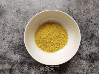 红糖莲藕小米粥的做法步骤：3