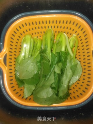 香油蒜末油菜的做法步骤：1