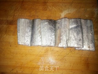 椒盐带鱼的做法步骤：1