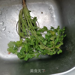香菜拌熟肉的做法步骤：1