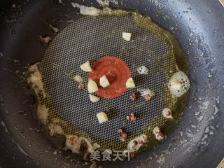 蒜蓉辣酱炒鸡蛋的做法步骤：5