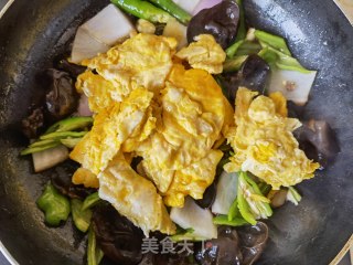 蒜蓉辣酱炒鸡蛋的做法步骤：9