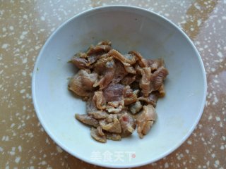 青菜炒肉片的做法步骤：1