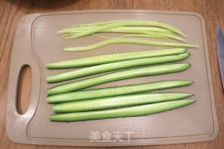 爆腌香辣黄瓜的做法步骤：2