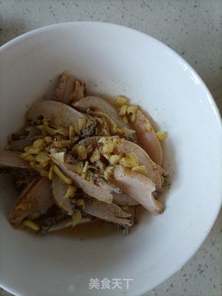 海鲜砂锅粥的做法步骤：2