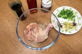 酱油鸡腿焖饭的做法步骤：1