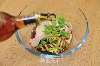 酱油鸡腿焖饭的做法步骤：2