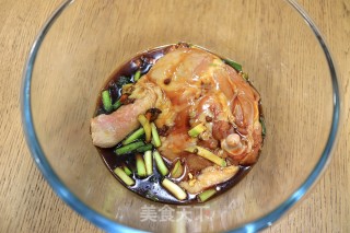 酱油鸡腿焖饭的做法步骤：4