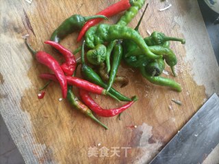 辣椒炒肉的做法步骤：1