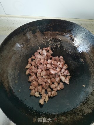 黑胡椒杏鲍菇牛肉粒的做法步骤：4