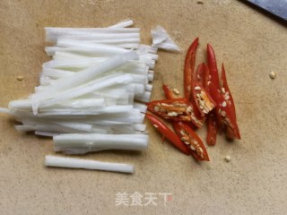 香菜葱白拌海参的做法步骤：2