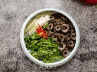 香菜葱白拌海参的做法步骤：7