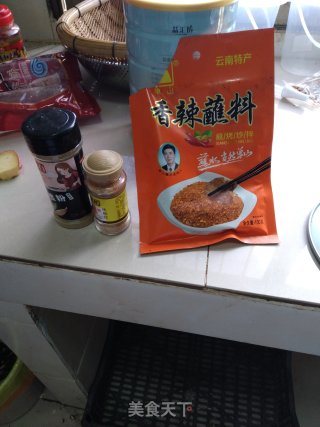 美味的煮鸡蛋，配上好吃的调料。的做法步骤：3