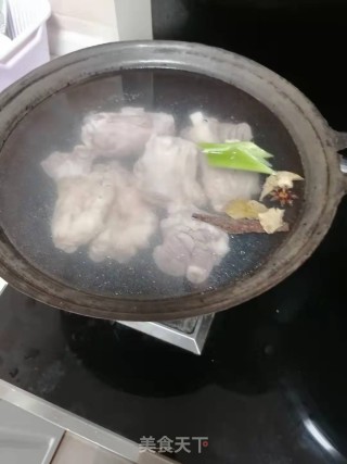 羊腿两吃的做法步骤：1