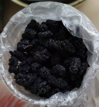 桑葚桦树茸养生茶的做法步骤：1