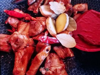 板栗焖排骨的做法步骤：7