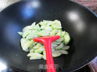 煎鸡蛋炒黄瓜的做法步骤：6