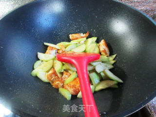 煎鸡蛋炒黄瓜的做法步骤：10