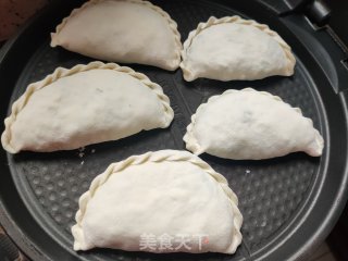 鸡蛋韭菜盒子的做法步骤：15