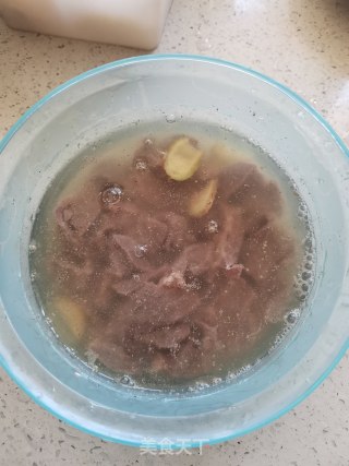 洋葱爆炒猪肝的做法步骤：2