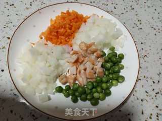 什锦炒饭的做法步骤：1