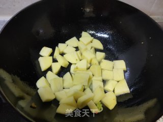烩土豆块的做法步骤：2