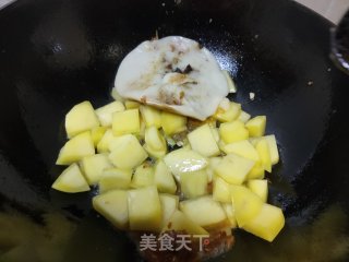烩土豆块的做法步骤：3